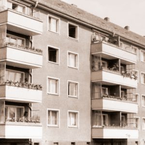 Zusammenschluss und Entflechtung auf Stadtbezirksebene –  
1.Januar 1968 Fusion AWG „Neues Deutschland“ und „Rat des Stadtbezirkes Pankow“ zur Arbeiterwohnungsgenossenschaft „Neues Deutschland“ – gemeinsamer Wohnungsbestand 1.400 Wohnungen